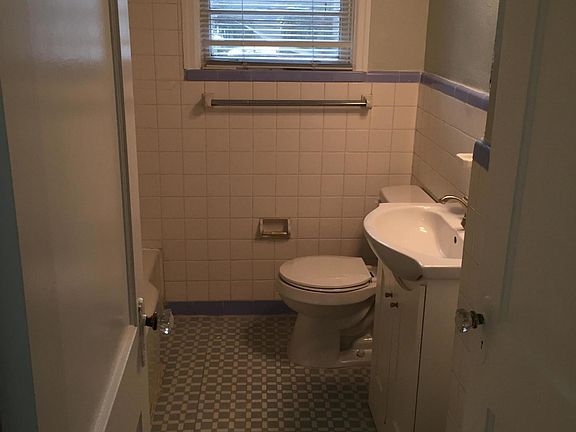 4th image of 2350 Oak St APT 2
