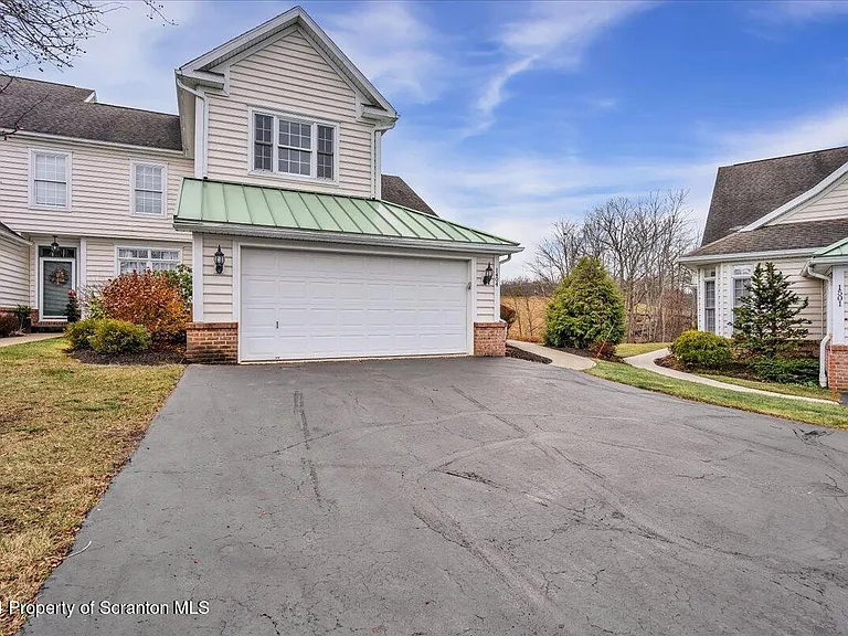 1404 Verne Close — Photo 31