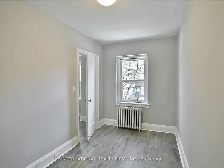 1094 College St #7 — Photo 9