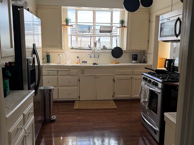 3318 Griffith Park Blvd — Photo 2