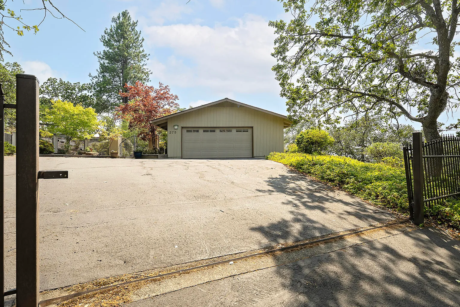 275 Harvard Pl photo 1