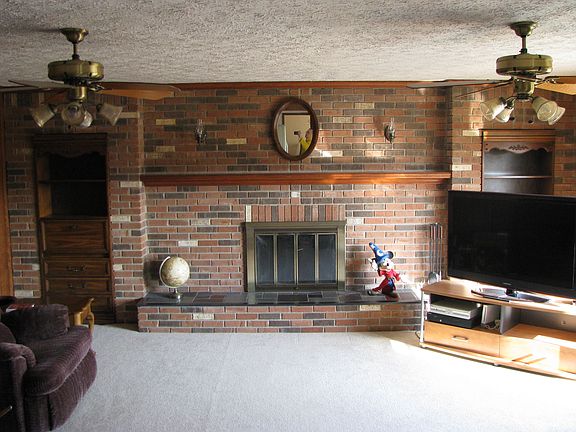 Family Room 20' X 20'