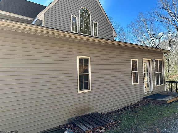 5th image of 3147 Lake Lane Rd