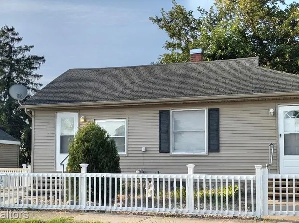 913 Boston Ave, Waterford, MI 48328