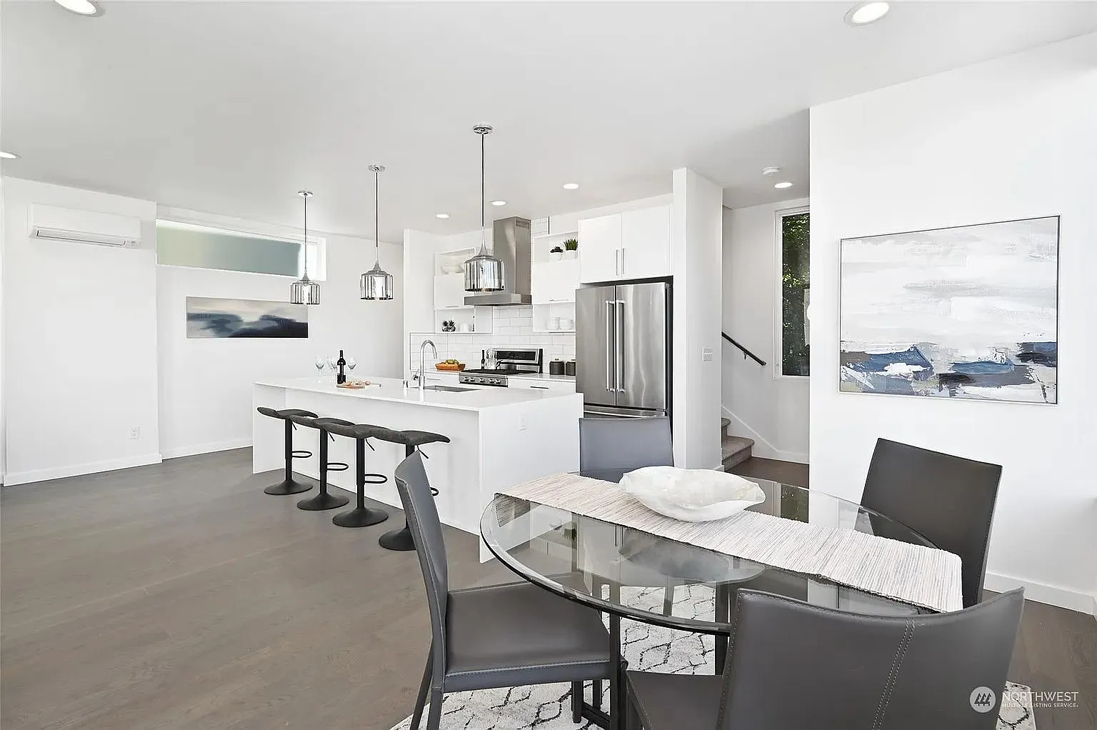 3 bed, 2.5 bath, 1880 sqft, $1,600 — Photo 2