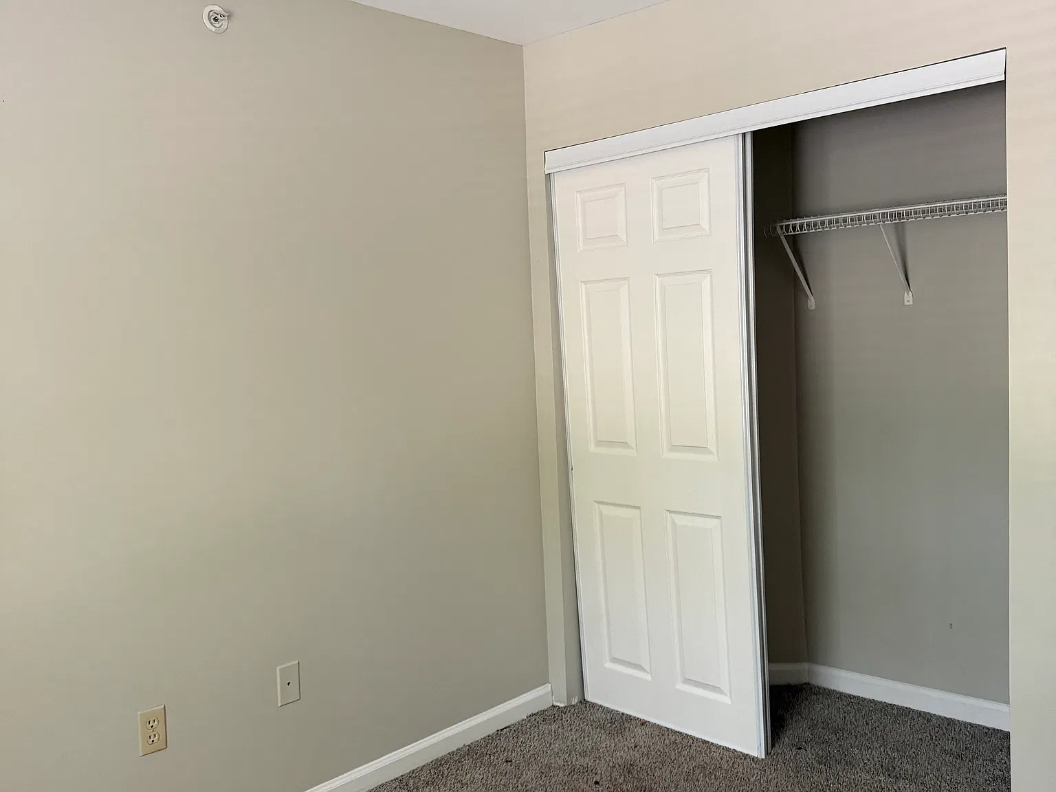 251 Simpson Ave — Photo 4