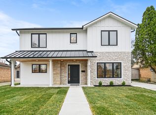 896 W Grant Dr, Des Plaines, IL