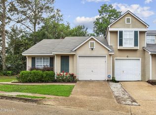 818 Harbor Bend Dr, Brandon, MS 39047