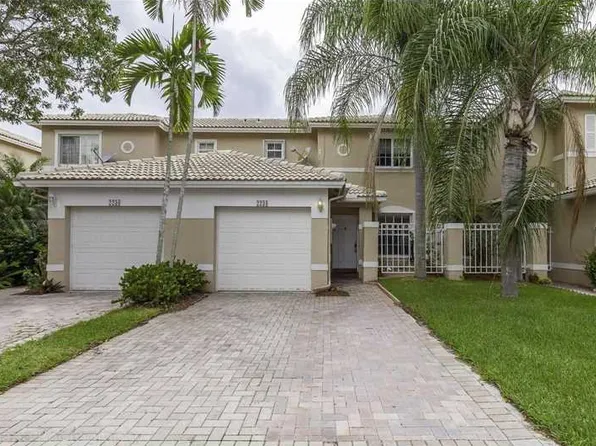 2238 NW 171st Ter, Pembroke Pines, FL 33028