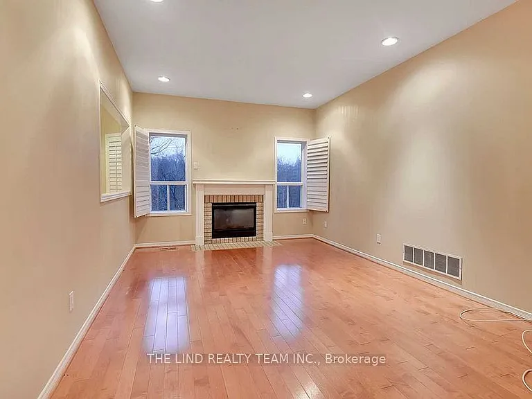238 Deerglen Ter — Photo 7