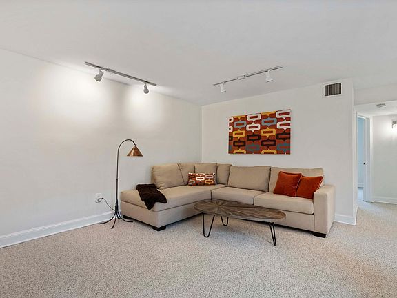 3rd image of 2101 N Scott St APT 92