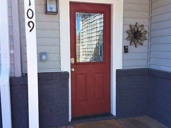 5th image of 1109 N Wilcox Dr