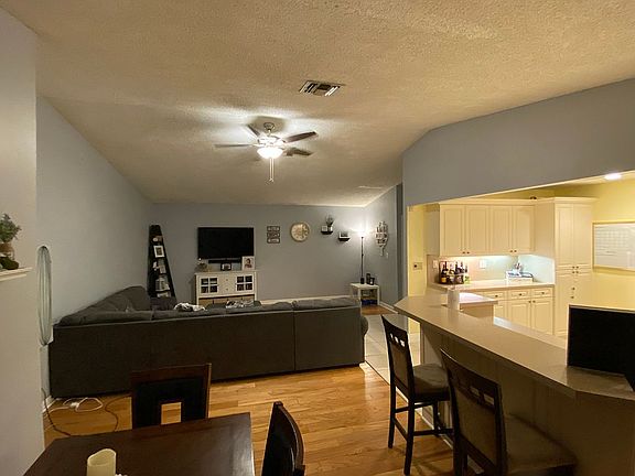 5th image of 6193 Laurel Ln APT A