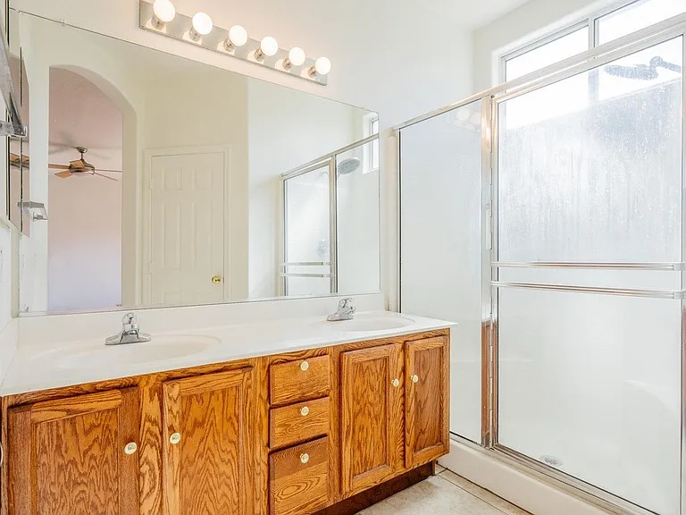 12541 W Jefferson St — Photo 11