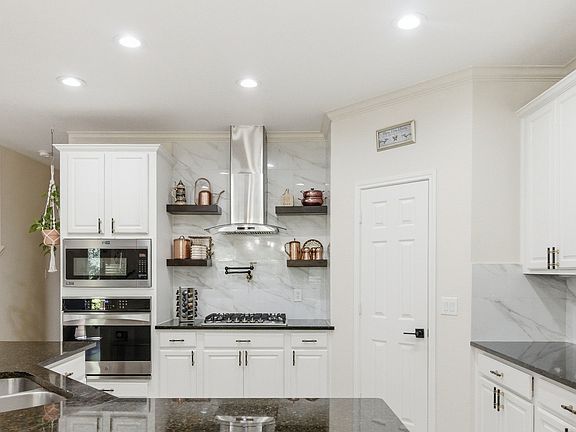 2nd image of 19519 Highgrove Ln