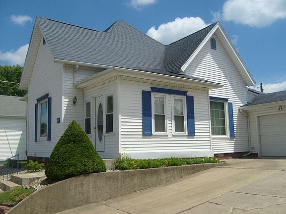 3rd image of 209 E Paris St