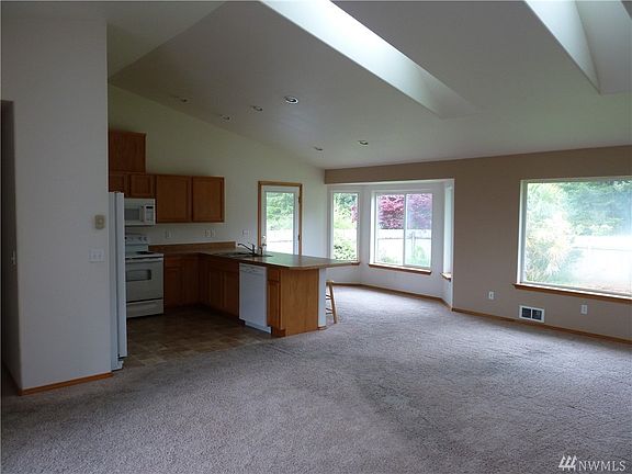 2nd image of 100 Dolphin Ave NE