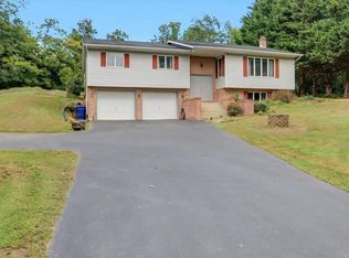 829 Carey Dr, Chambersburg, PA 17202