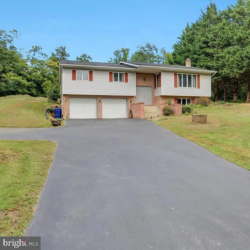 829 Carey Dr photo 1