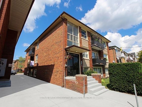2nd image of 136 Portland St