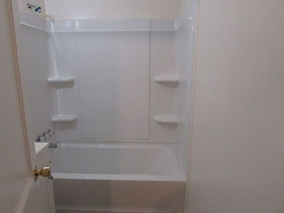 5th image of 413 Loring Dr
