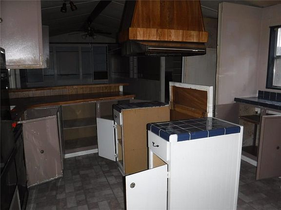 3rd image of 9145 Hilltop Dr
