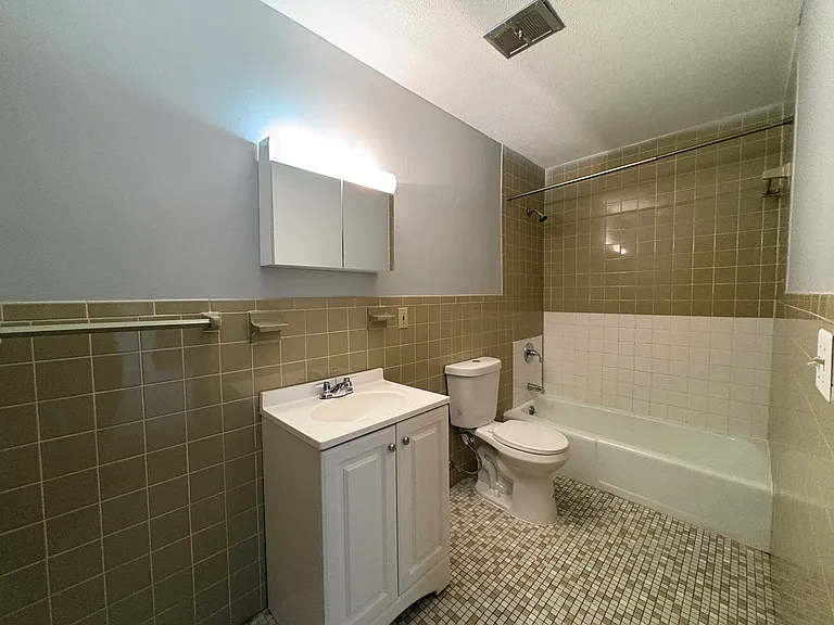 21 Dunlay St #1A — Photo 9