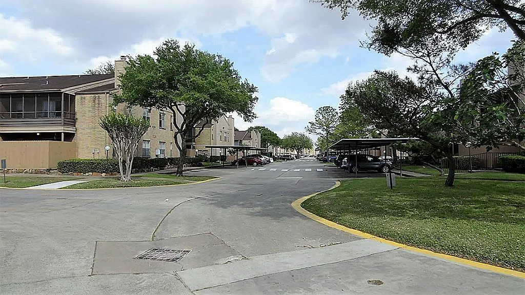1 bed, 1.0 bath, 804 sqft, $1,100 — Photo 2