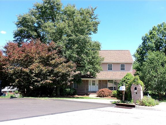 2nd image of 126 Surrey Dr