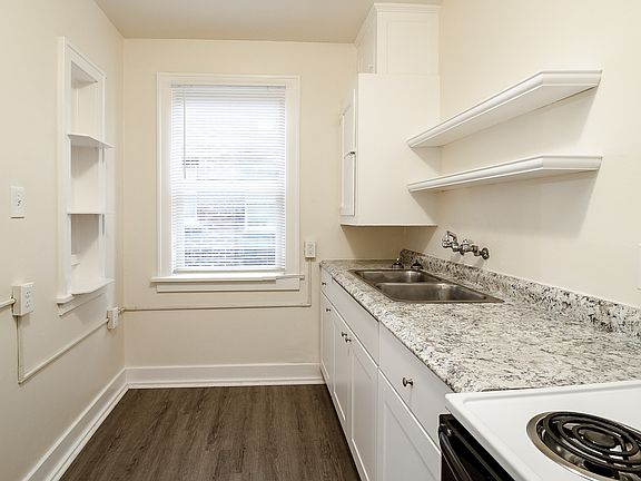 Terrace Court Apartments - Portland Oregon - Kitchen