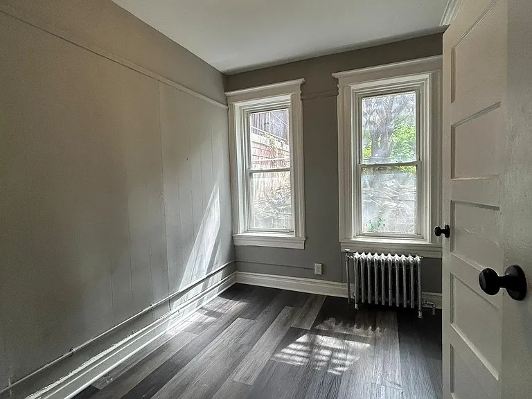 104 Romaine Ave #2 — Photo 6