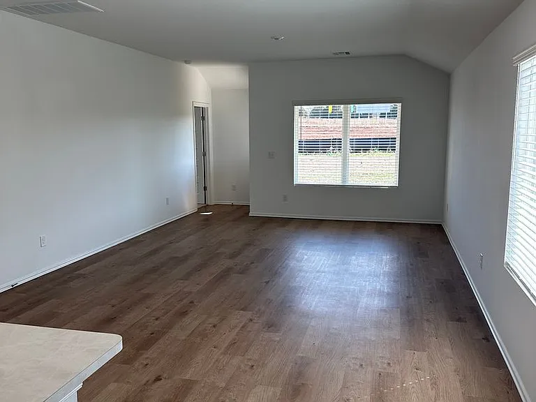 1072 Westbrook Blvd — Photo 7