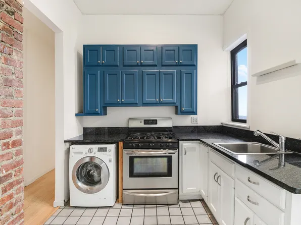 467 Pacific Street image 3 of 8