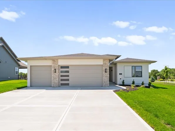 2111 SW Harvest Moon Ln, Lees Summit, MO 64082