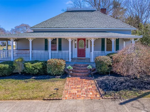 106 E Lime St, Blacksburg, SC 29702