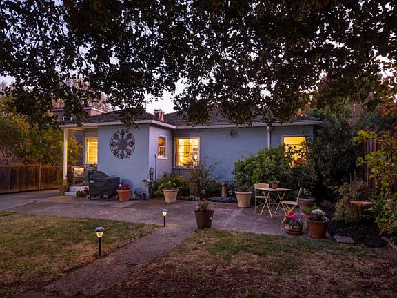 5th image of 883 Cordilleras Ave