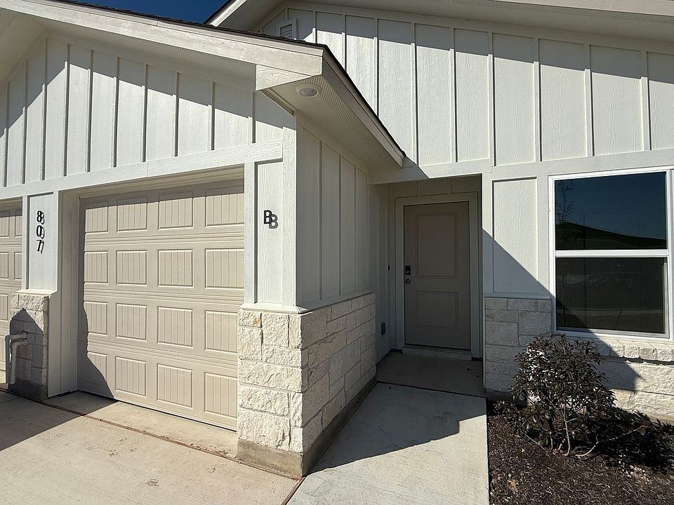 1st image of 807 Wax Myrtle Ct #A/b