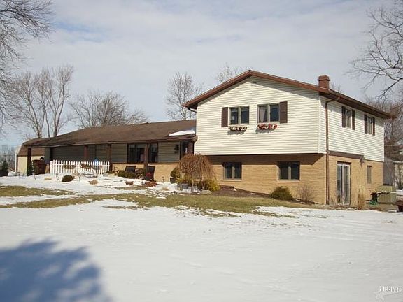 4th image of 2415 N Oak Dr