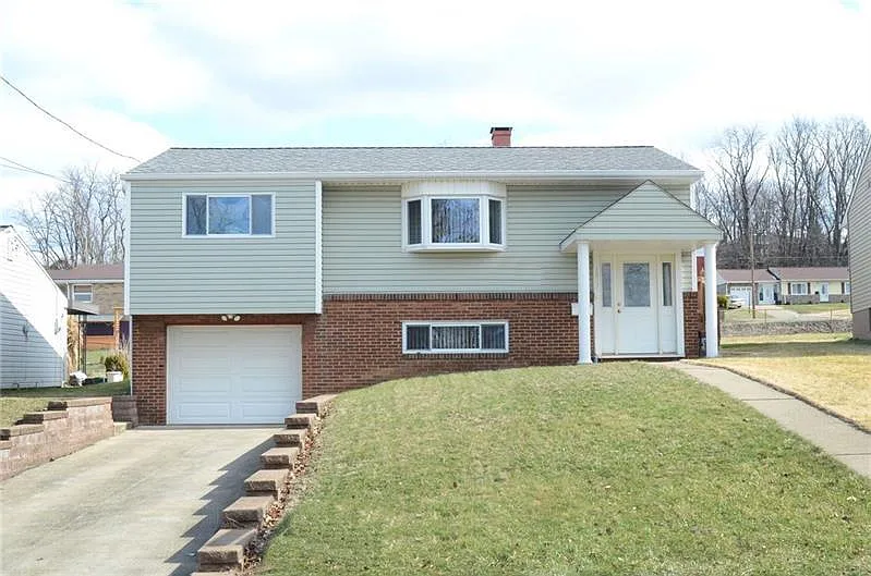 1083 Catherine Dr photo 1