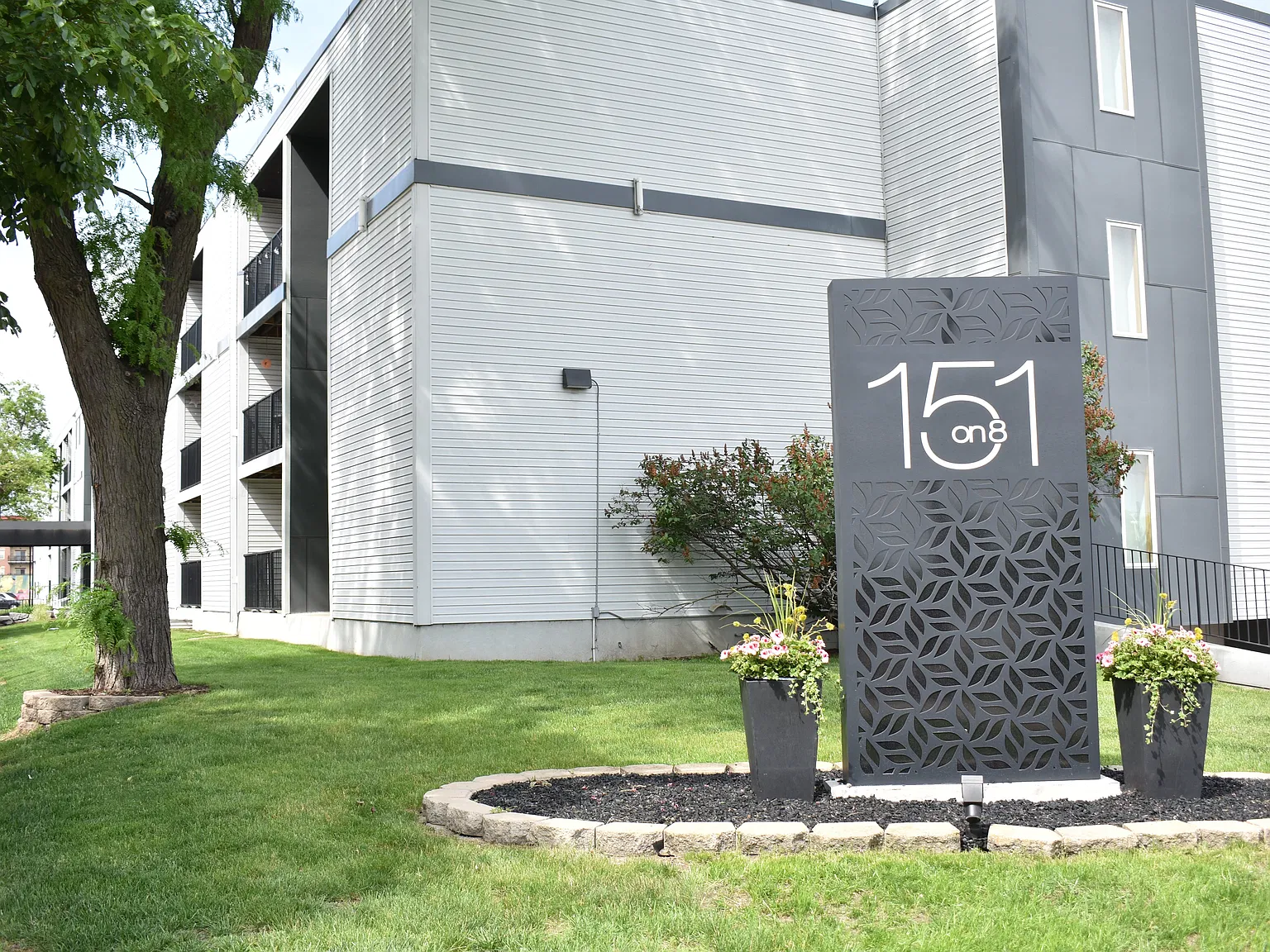 151 on 8 — Photo 4