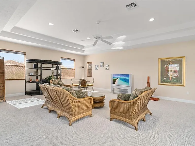 1023 Rainbow Ct — Photo 43