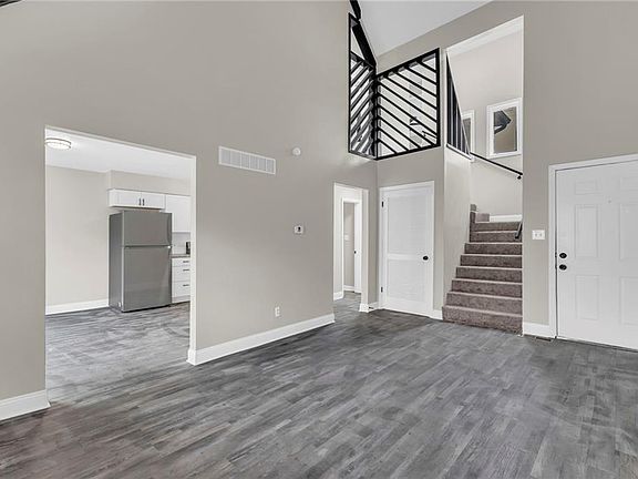 3rd image of 1021 Shawnee St