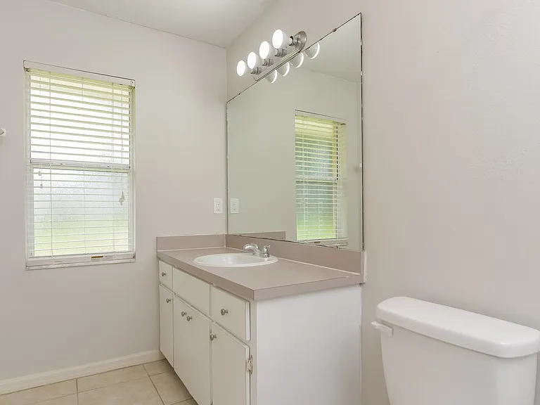 918 Palm Forest Ln — Photo 12