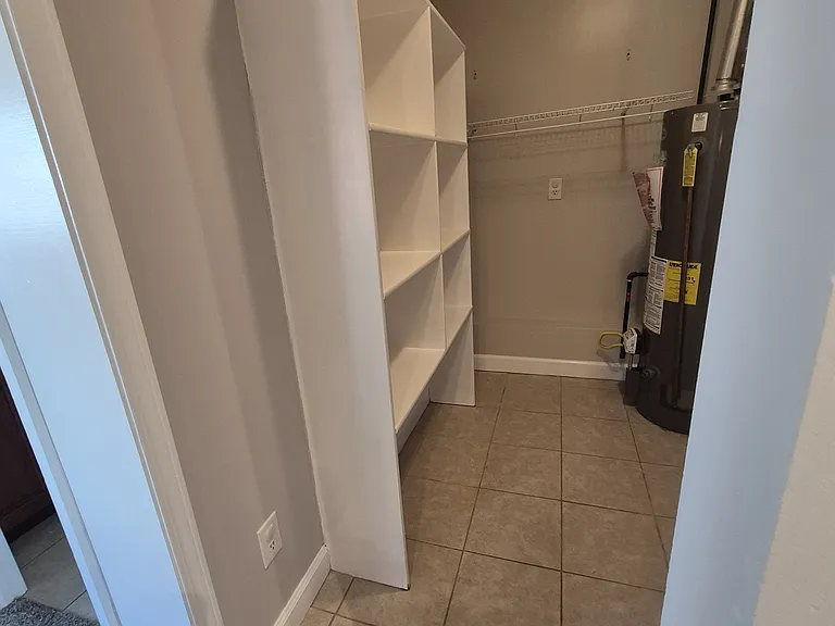 1704 Hawthorne Dr — Photo 15