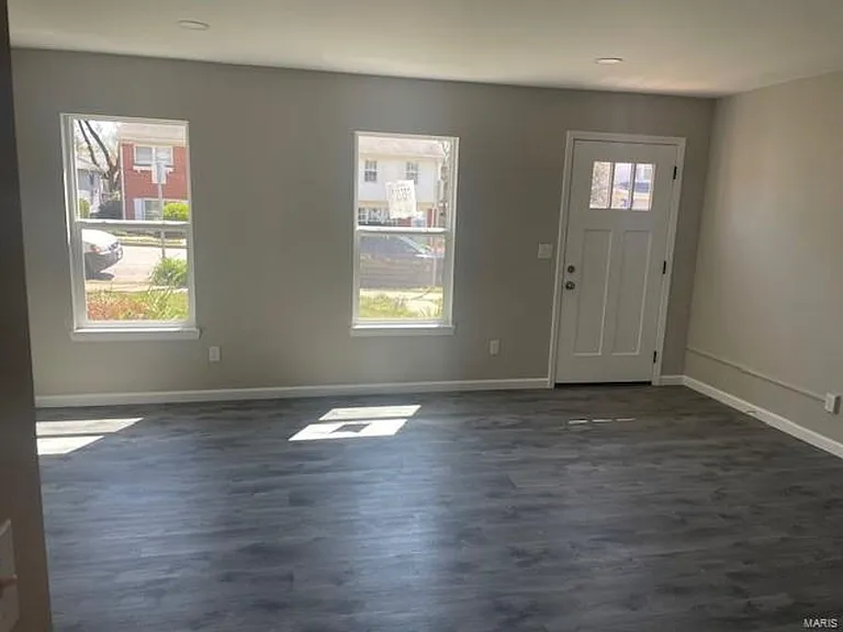 1007 Pine St — Photo 3