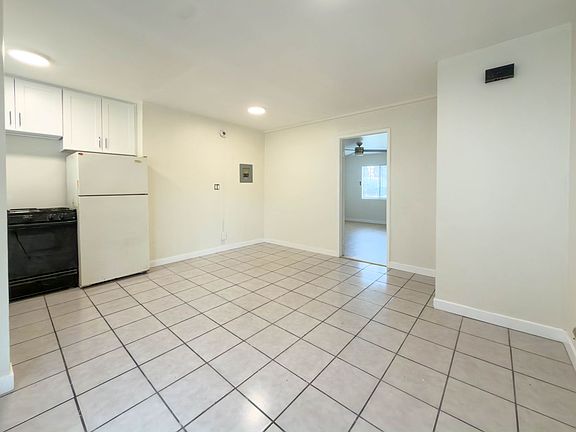 4th image of 322 N Benton Way