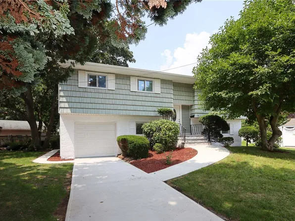 15 Carol Court, Massapequa, NY 11758