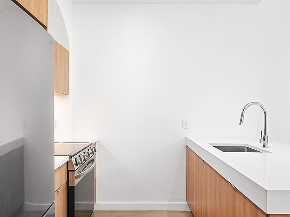 3rd image of 151 S Elliott Pl #4L