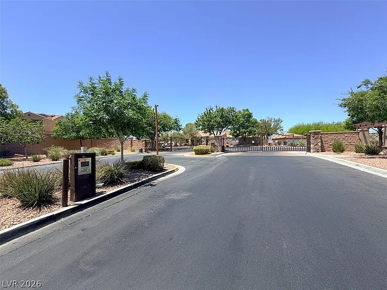 8709 Echo Grande Dr — Photo 35