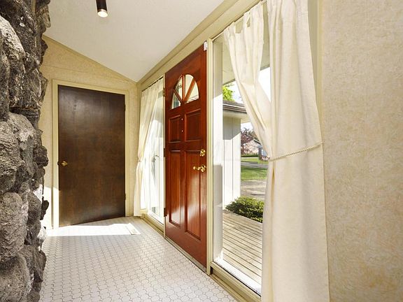 3rd image of 223 Harvard Ave